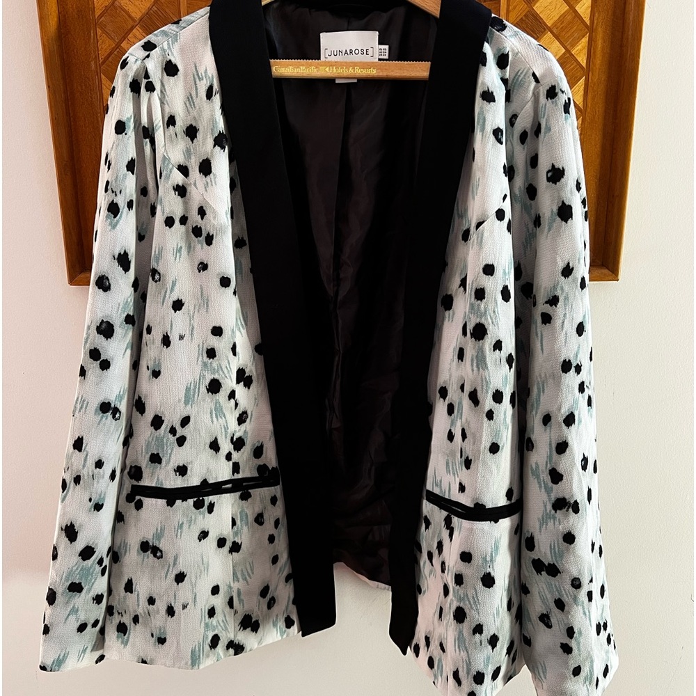 Like new never worn , extremely flattering great quality!